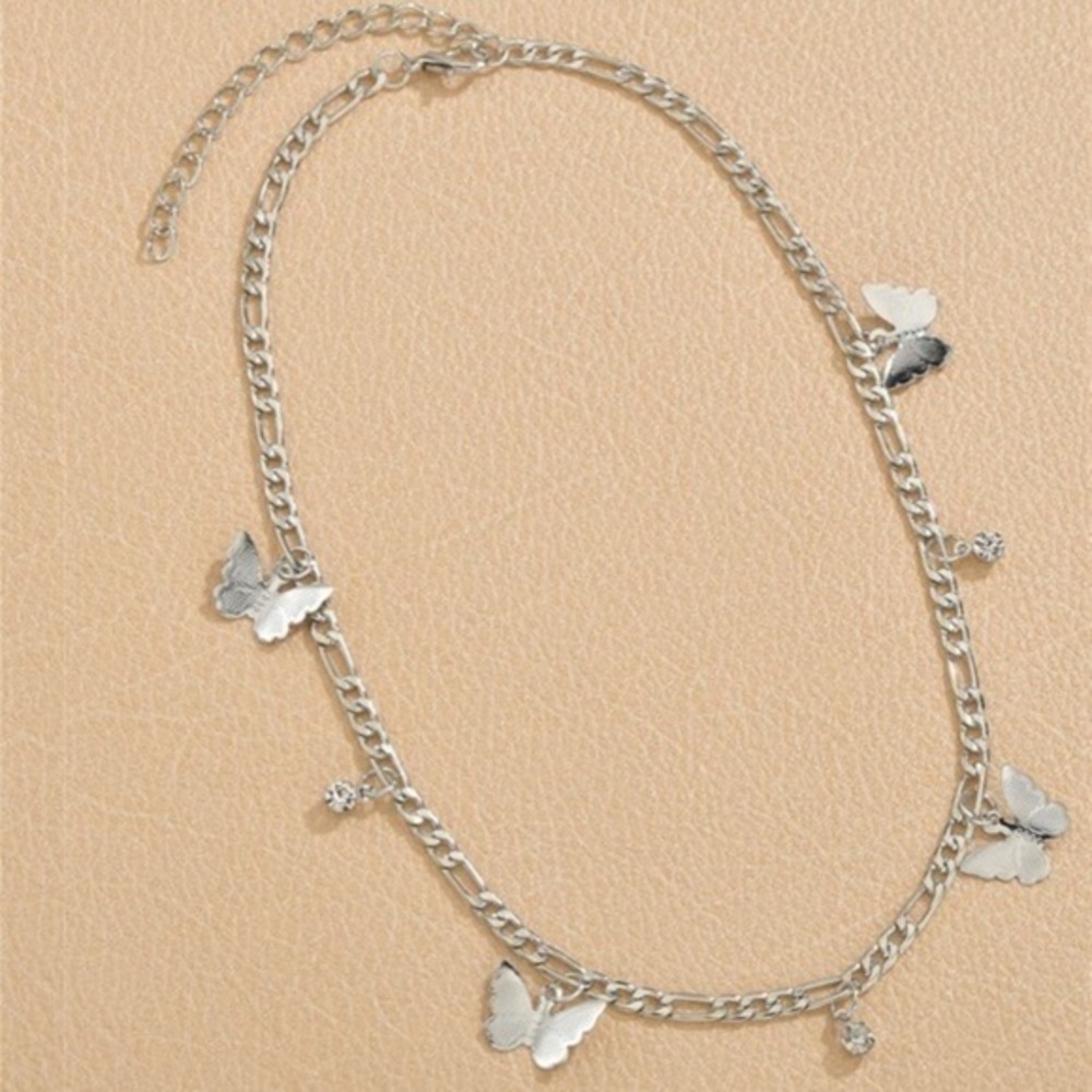 3/$30 🤍 Butterfly Choker